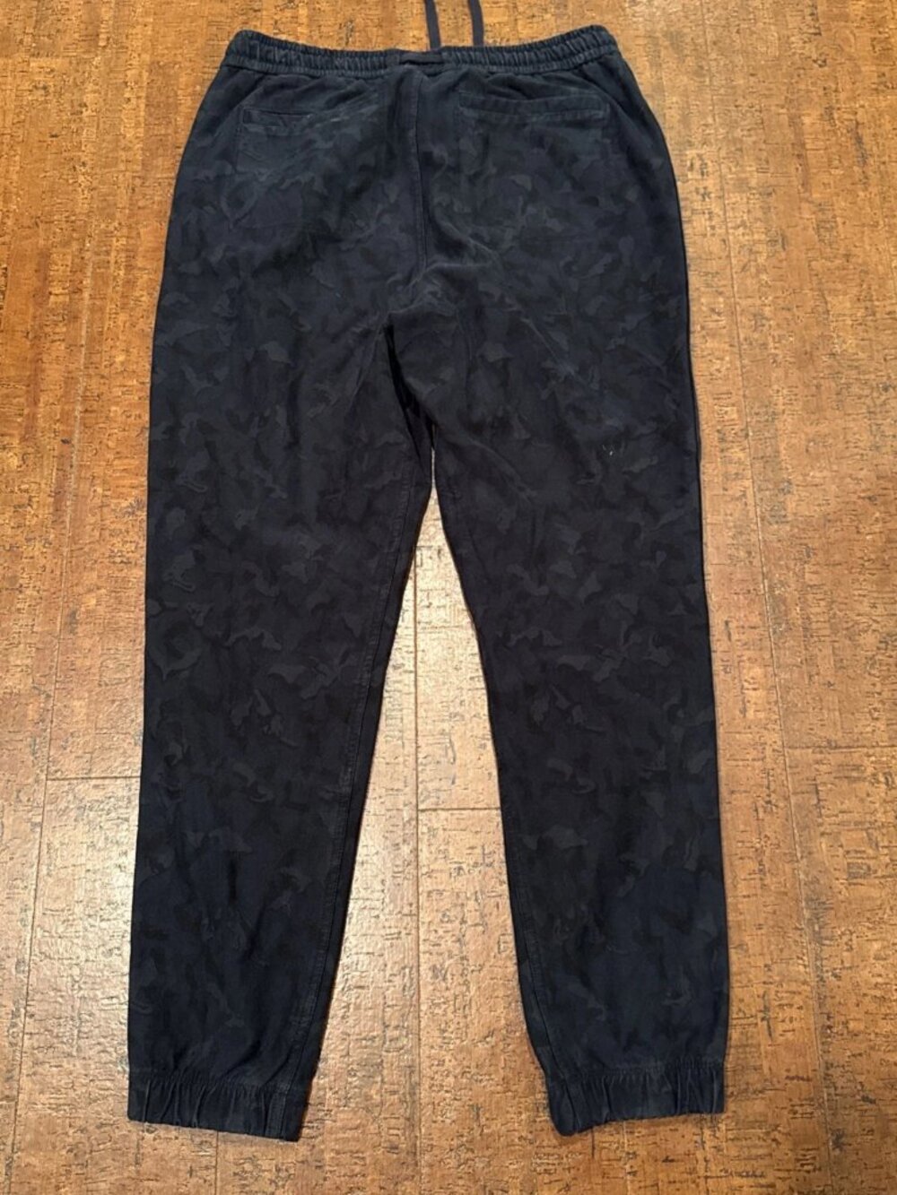 Athleta Women’s 8 Blue Printed Farallon Stratum Camo Jogger - Picture 2 of 7